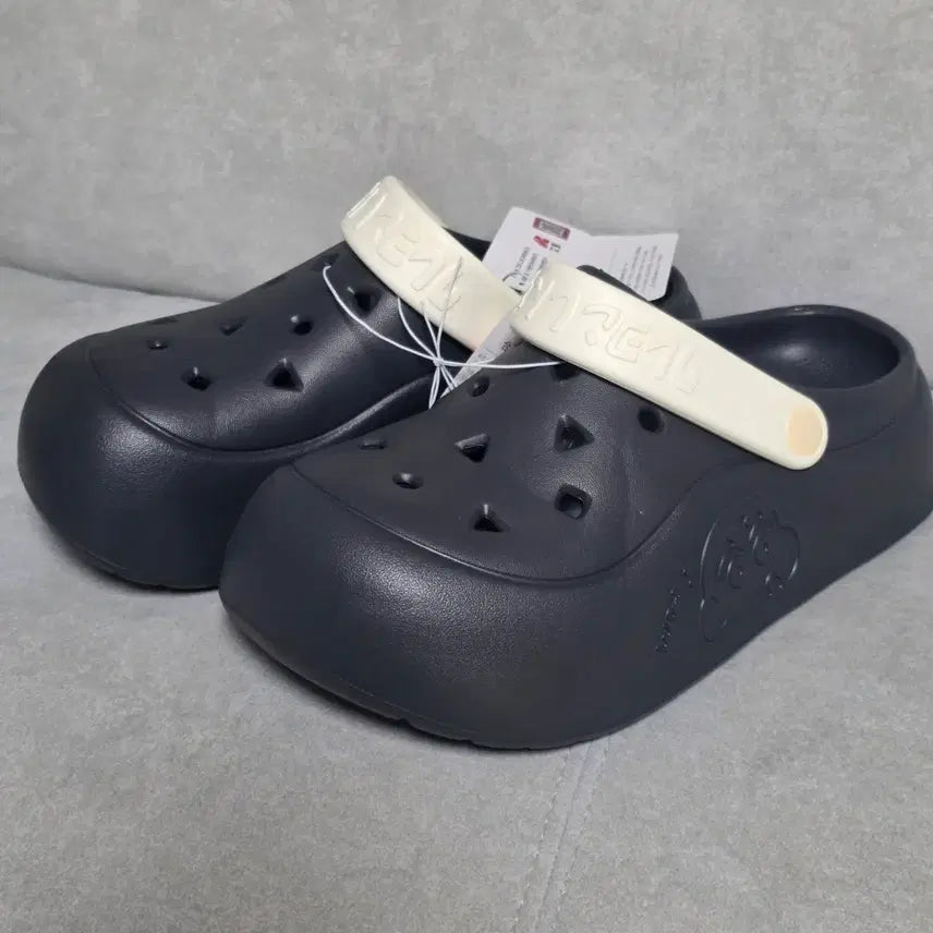 [BUNJANG] Croc-Style Shin-chan Sandals (Black) / 짱구 크록스st 샌들(블랙)