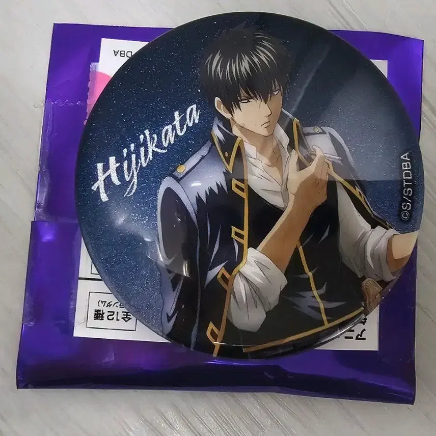 [BUNJANG] Gintama Exhibition Original Art & "Caught in the Rain" Can Badge - Hijikata / 은혼 전시회 원화, 비맞는 캔뱃지 히지카타 팝니다