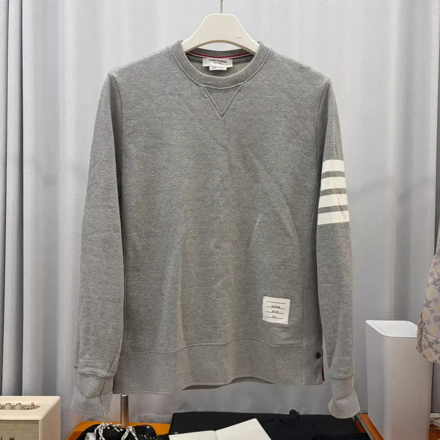 [BUNJANG] Thom Browne Signature Stripe Appliqué Sweatshirt / [정품/최상급] 톰브라운 사선완장 자수 맨투맨