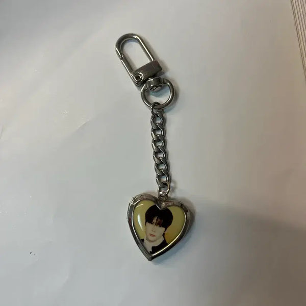 [BUNJANG] Song Eunseok Hugging Keychain / 송은석 허그 키링 팔아요