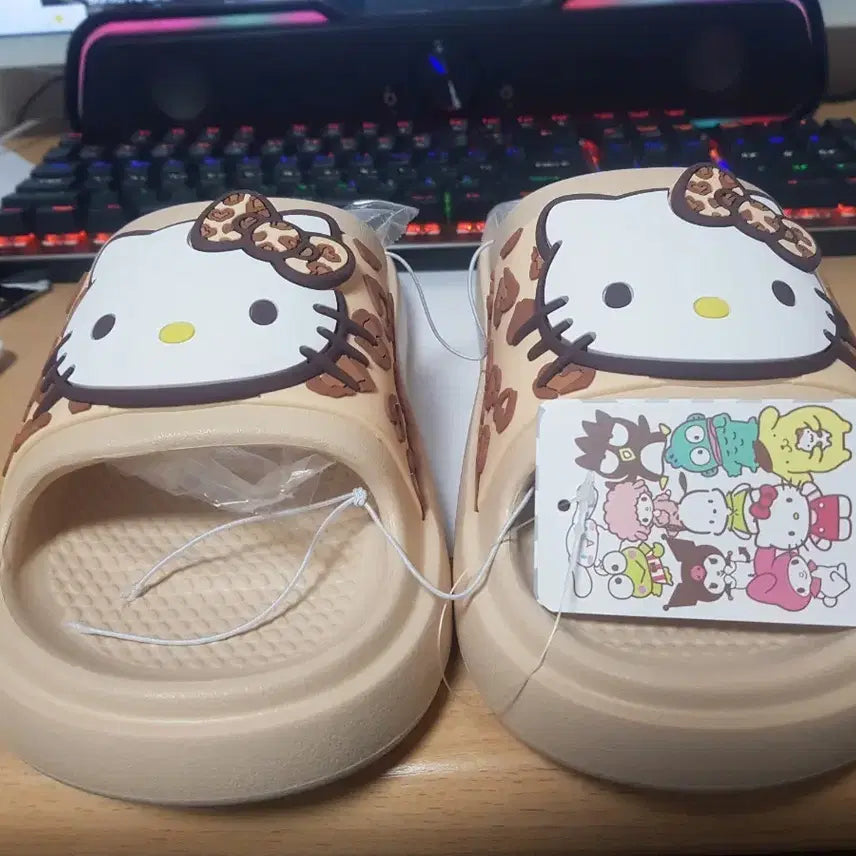 [BUNJANG] Sanrio Hello Kitty Leopard Mules Slippers / 산리오 캐릭터 헬로키티 호피 뮬 슬리퍼