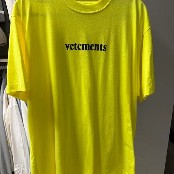 [BUNJANG] VETEMENTS Signature Logo T-Shirt Yellow M / 베트멍 시그니처 로고 반팔티 옐로우 M