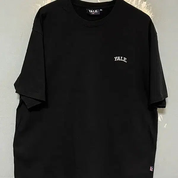 [BUNJANG] Yale Small One-Point Embroidered Logo T-Shirt Black XL / YALE 예일 스몰 원포인트 자수로고 남자 반팔티셔츠 블랙 XL 105