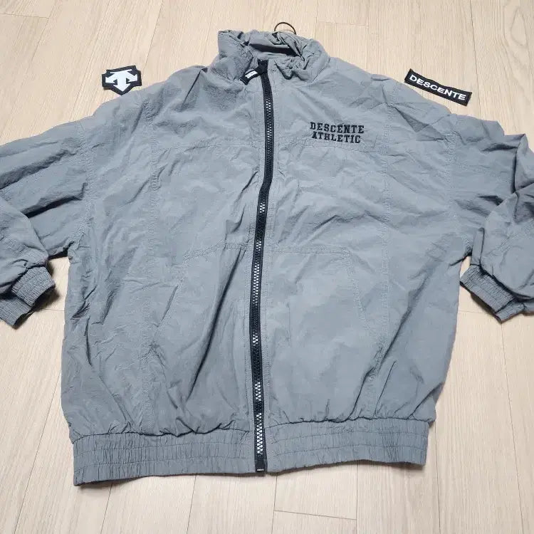 [BUNJANG] Descente Spring/Summer Windbreaker Jacket Women's Size 95-100 / 와팬 제공) 데상트 춘하용 바람막이 사이즈 여성 95~100 판매합니다.