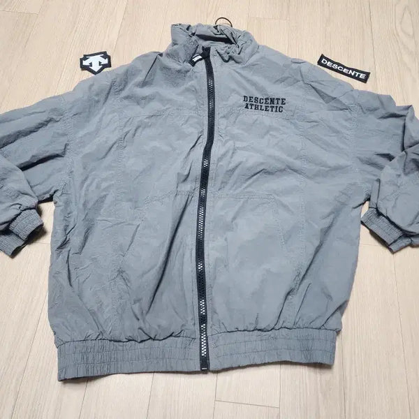 [BUNJANG] Descente Spring/Summer Windbreaker Jacket Women's Size 95-100 / 와팬 제공) 데상트 춘하용 바람막이 사이즈 여성 95~100 판매합니다.