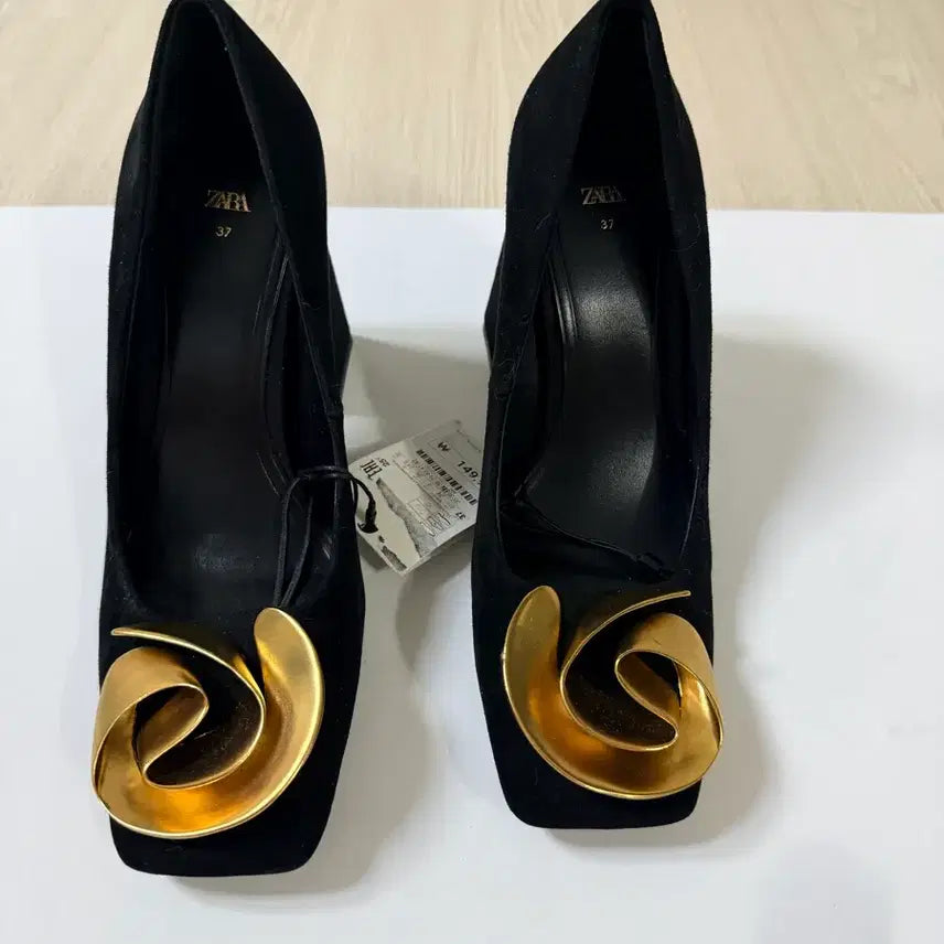 [BUNJANG] Zara Black Suede Gold Buckle Pumps Size 240 / ZARA 블랙 스웨이드 금장 장식 펌프스 240