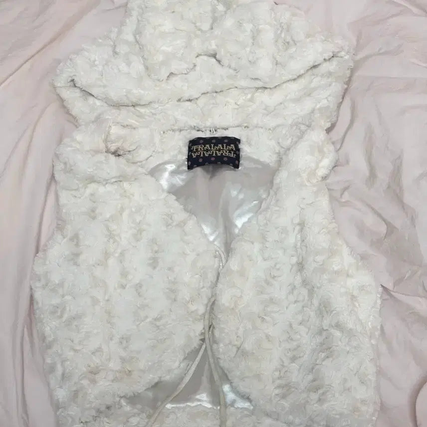 [BUNJANG] Pompon Ribbon Fur Vest Jacket with Hat / 트랄라라 폼폼 리본 퍼 조끼 자켓 모자히메갸루라떼갸루일본빈티지대장리즈리사