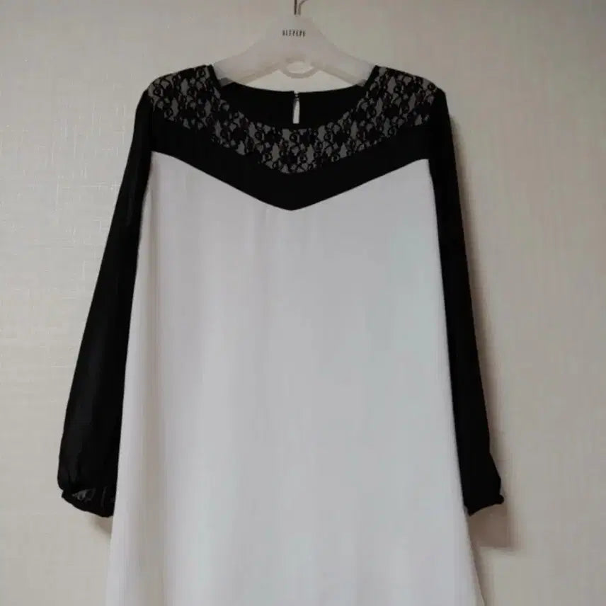 [BUNJANG] Olivia Lauren Blouse / 올리비아로렌 블라우스