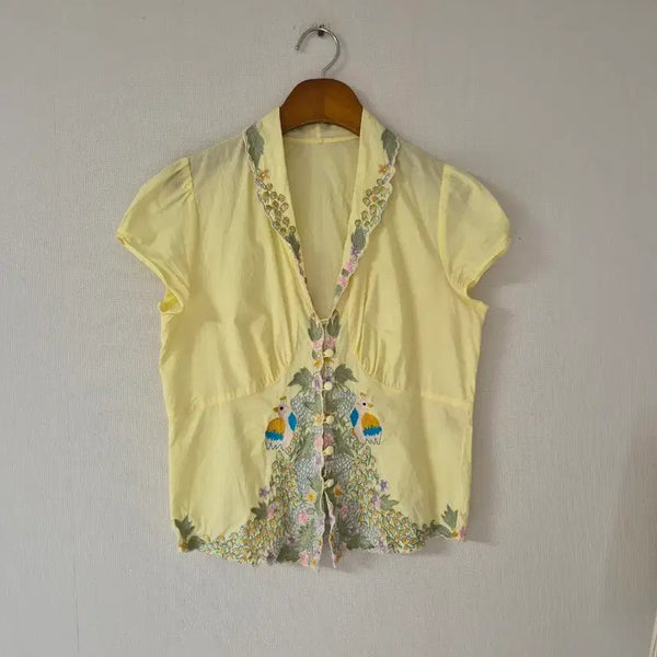 [BUNJANG] Lenibon Embroidered Peacock Blouse / [레니본] 블라우스  공작 자수