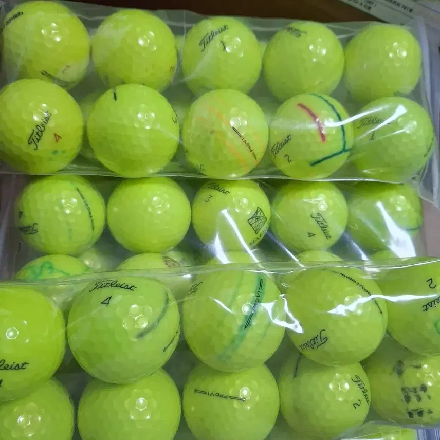 [BUNJANG] Titleist Pro V1 Fluorescent Golf Balls - 70pc Bundle (Includes AVX) / 타이틀리스트 v1 ,3ps형광 마킹로스트볼 70알(avx몆알포함)