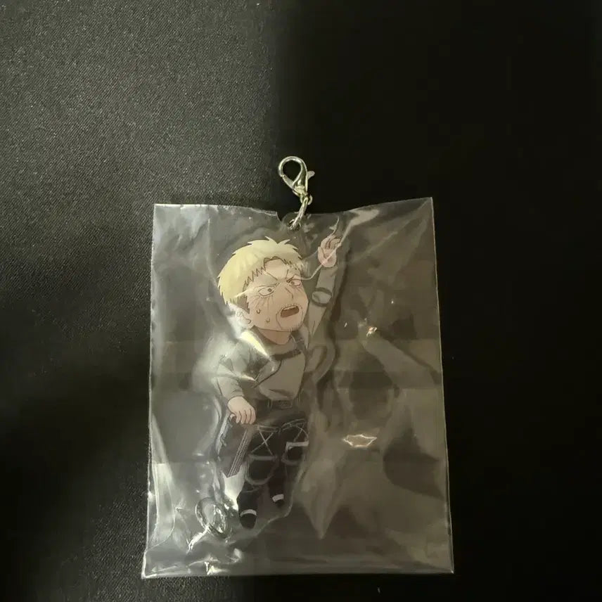 [BUNJANG] Ichiban Kuji Attack on Titan Reiner Braun Acrylic Keychain / 제일복권 진격의 거인 F상 라이너 아크릴 키링