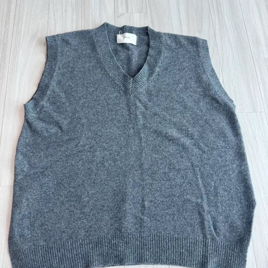 [BUNJANG] Gray V-Neck Knit Vest / 회색 브이넥 니트 조끼