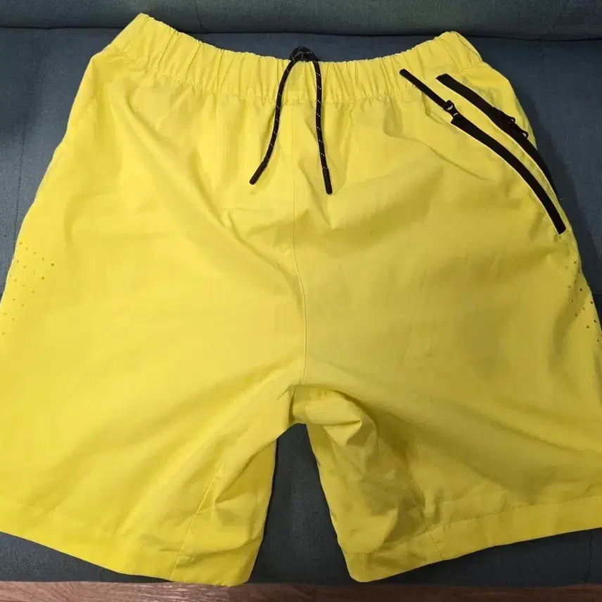[BUNJANG] New Era Fluorescent Yellow Training Pants / 뉴에라 형광 옐로우 팬츠