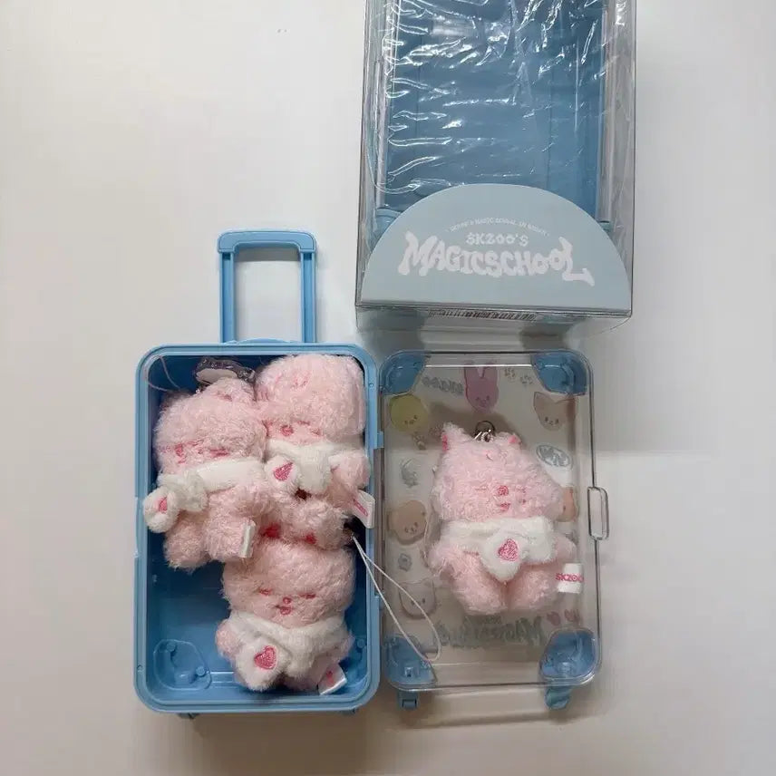 [BUNJANG] Stray Kids SKZOO Doll Carrier (8 Photocards) New Product / 스트레이키즈 스키주 부산팝업 인형 캐리어 (포카8장) 새상품