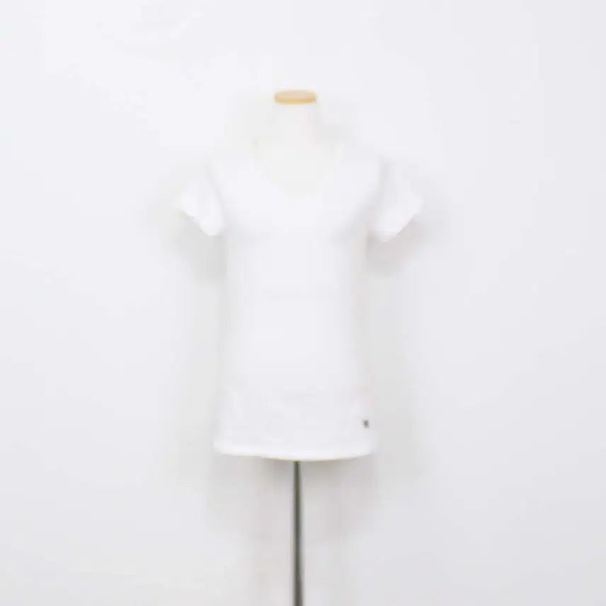 [BUNJANG] Guess Women's V-Neck T-Shirt Casual Short Sleeve Size S / [정품] 게스 여성 브이넥 티셔츠 캐주얼 반팔 S사이즈 정인샵