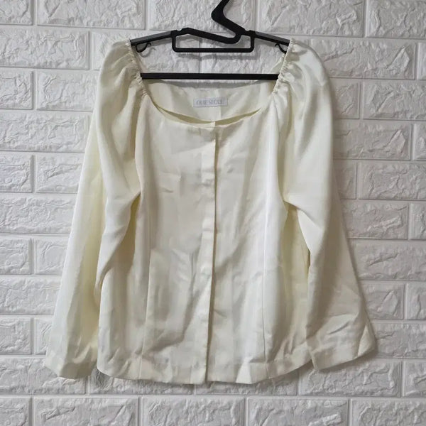 [BUNJANG] OUIE SEOUL Ivory Square Neck Blouse / OUIE 서울 블라우스 아이보리 상의~