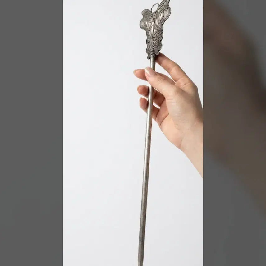 [BUNJANG] Antique Korean Silver Hairpin (Binyer) with Double-Sided Butterfly and Bat Motifs / 골동] 양면  나비와 박쥐의 길상 문양: 세공 은제 비녀입나다