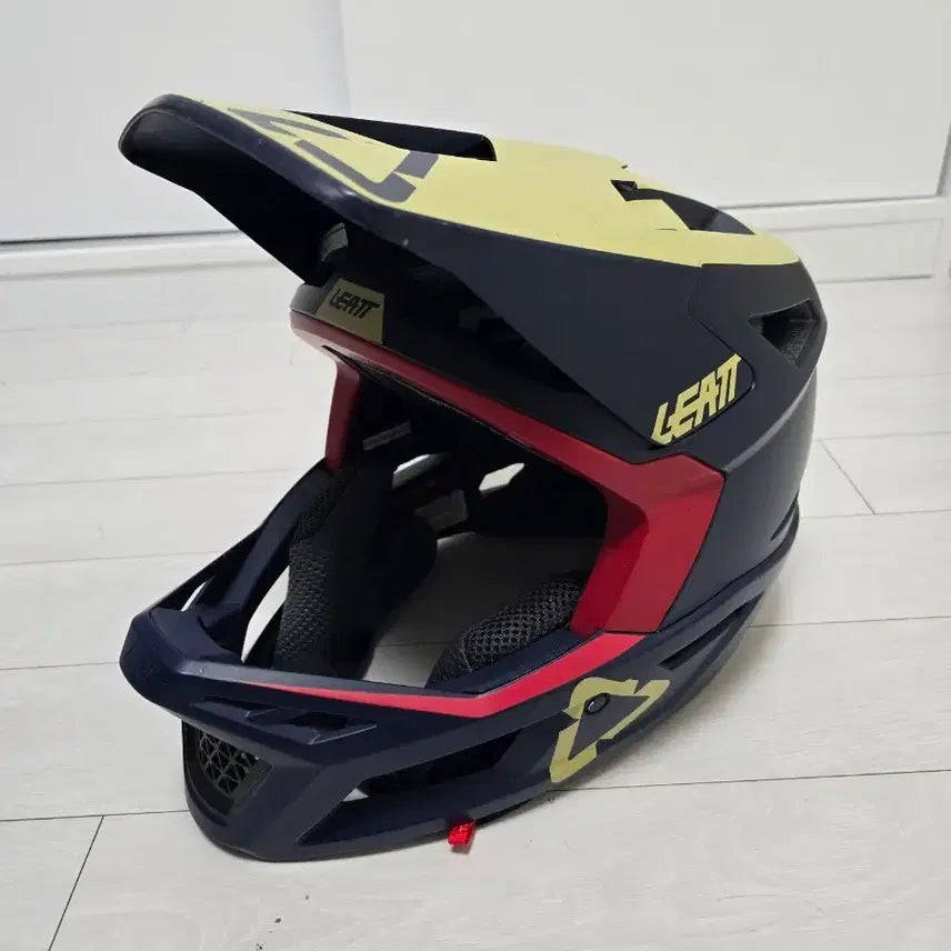 [BUNJANG] Leatt Full Face Helmet 4.0 Junior Size / 리에뜨 Leatt  풀페이스 헬멧 4.0 주니어사이즈