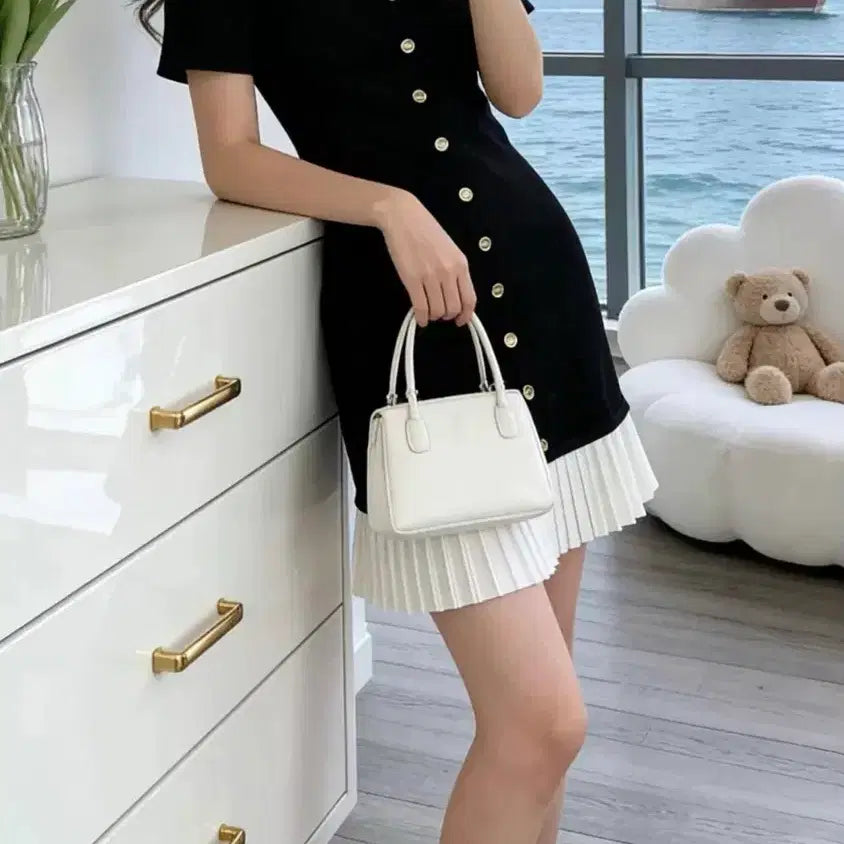 [BUNJANG] Black Collar Pleated Hem Dress / 블랙 카라 원피스 플리츠 밑단