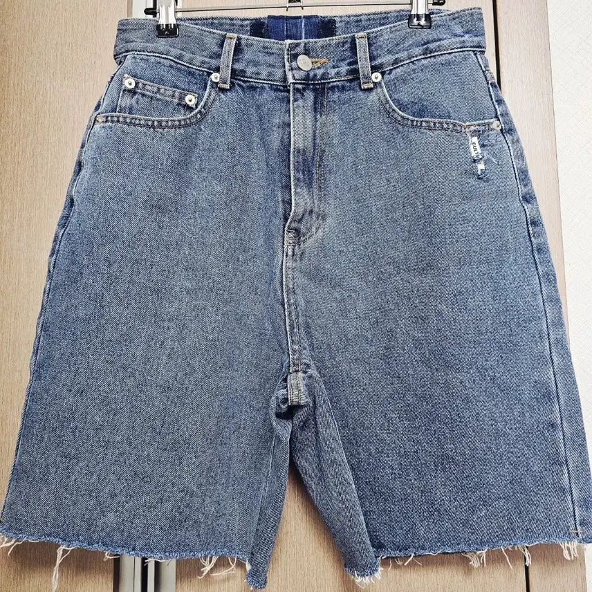 [BUNJANG] D2 Mid-Wash Denim Shorts / (새제품) D2 청반바지