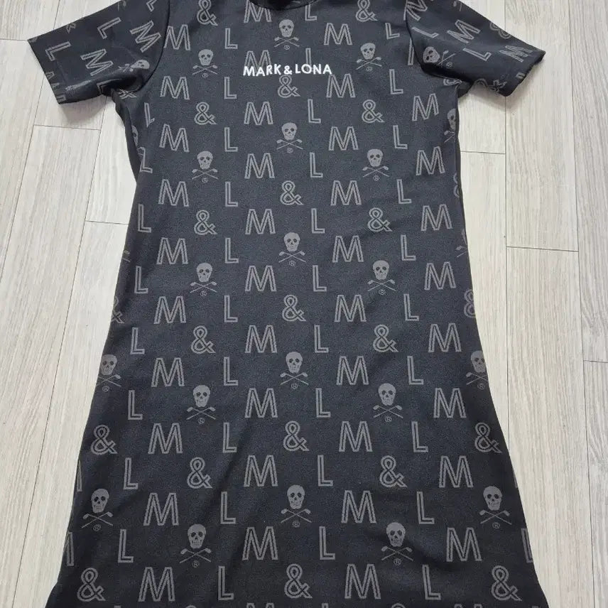 [BUNJANG] Mark &ロナ All-Over Logo Pattern Skull Print Golf Dress / 마크앤로나 원피스55~슬림66