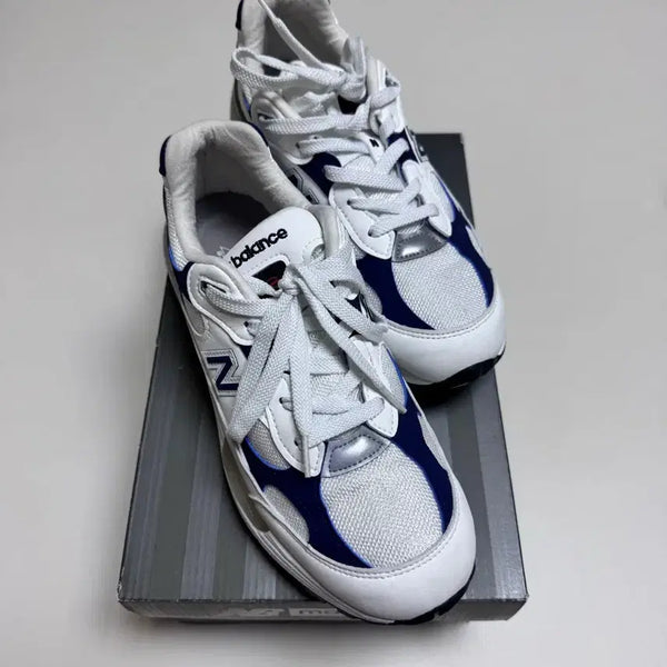 [BUNJANG] New Balance 992 Made in USA White Navy Sneakers / 뉴발란스 992 메이드 인 USA 화이트 네이비 - 260