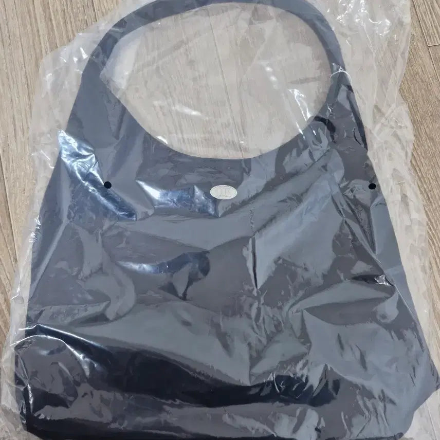[BUNJANG] Black Shoulder Bag (Sealed) / 검정색 숄더백 미개봉