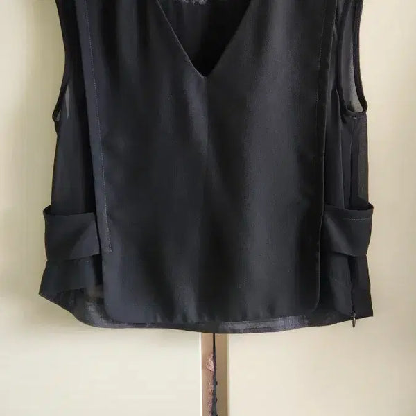 [BUNJANG] Judy Judy Women's Black Sleeveless Top / 쥬시쥬디 여성 블랙 민소매 탑
