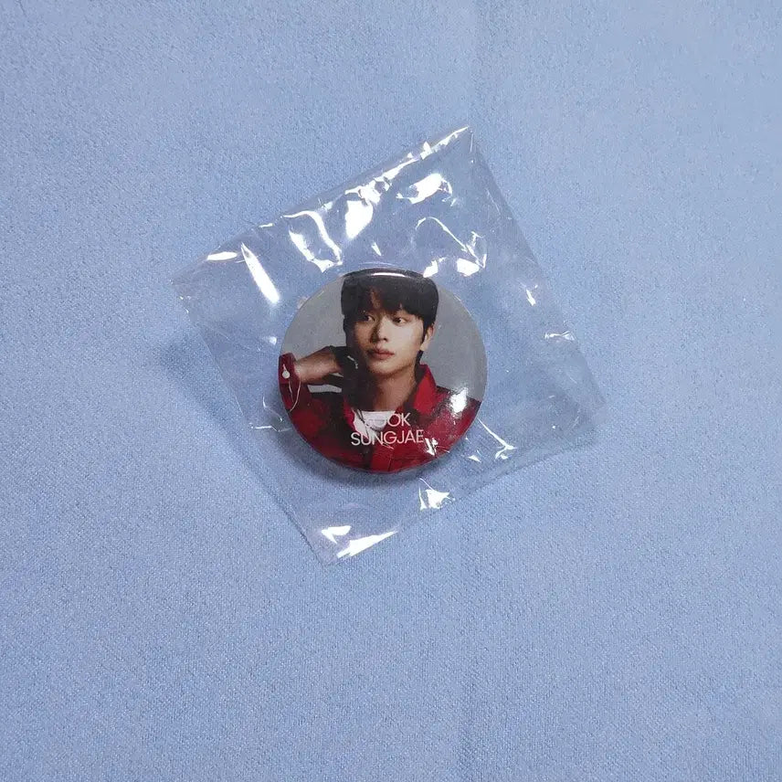 [BUNJANG] BTOB Yook Sung Jae Popup Capsule Pin Button / 비투비 육성재 팝업 캡슐 핀버튼