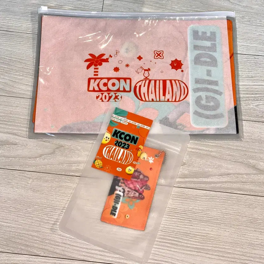 [BUNJANG] (G)I-DLE KCON 2023 Slogan & Keyring Set / 아이들 KCON 2023 슬로건 + 키링 세트