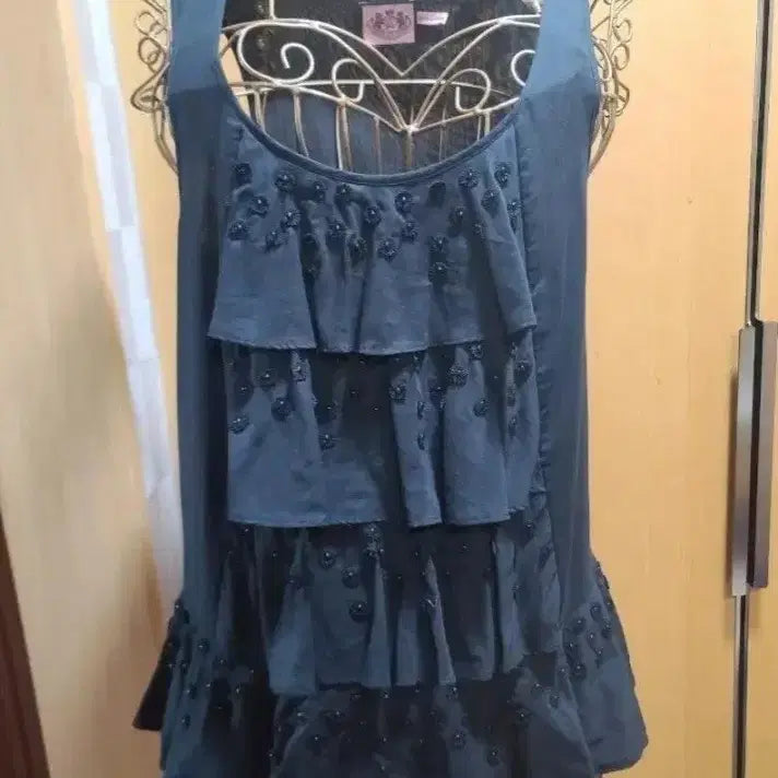 [BUNJANG] Juicy Couture Black Beaded Ruffle Sleeveless Blouse - Size S / 쥬시꾸뛰르(Juicy Couture) 비즈 프릴 민소매 블라우스 S사이즈
