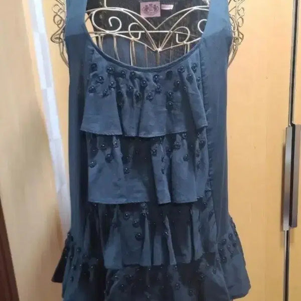 [BUNJANG] Juicy Couture Black Beaded Ruffle Sleeveless Blouse - Size S / 쥬시꾸뛰르(Juicy Couture) 비즈 프릴 민소매 블라우스 S사이즈