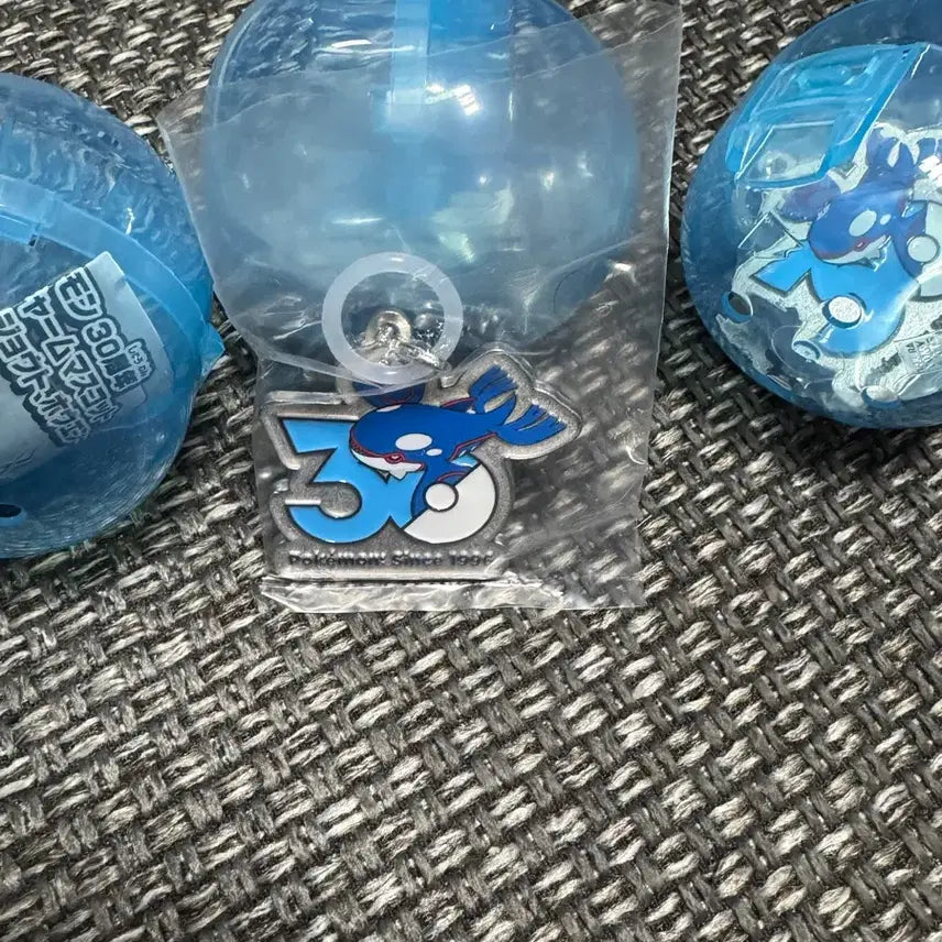 [BUNJANG] Pokemon 30th Anniversary Gacha Metal Keyring Groudon / 포켓몬 30주년 가챠 메탈키링 가이오가