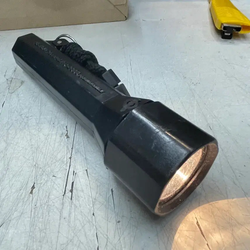 [BUNJANG] Pelican SabreLite 2000 Explosion-Proof Lantern (Waterproof, US Military Surplus) / 전술라이트10. [미군불하] 펠리칸 세이버라이트 2000 방폭 랜턴 (방수/상태 양호)