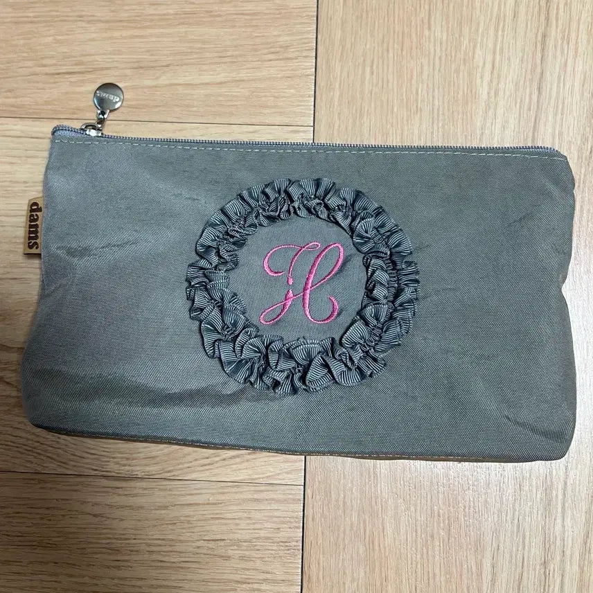 [BUNJANG] Dams Gray Cosmetic Pouch with Pink 'H' Embroidery / dams 파우치 그레이 화장품 파우치 여행용 파우치