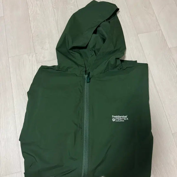 [BUNJANG] FRESH SERVICE Equilibrium Hooded Shell Jacket (Khaki) / FRESH SERVICE 이퀼브리엄 후디드 쉘
