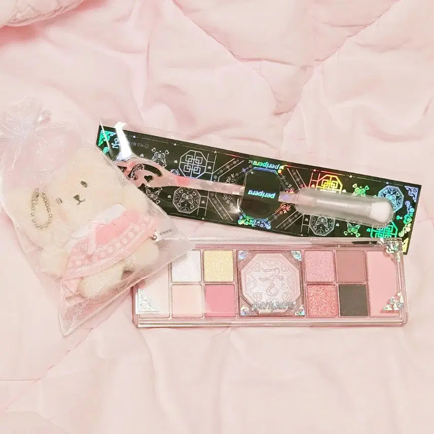 [BUNJANG] Peripera Palace Collaboration All Take Mood Like Palette (Pink Palace Entry) + Brush + Keyring / 페리페라 궁콜라보 올테이크 무드 라이크 팔레트 핑크입궁기+브러쉬+키링