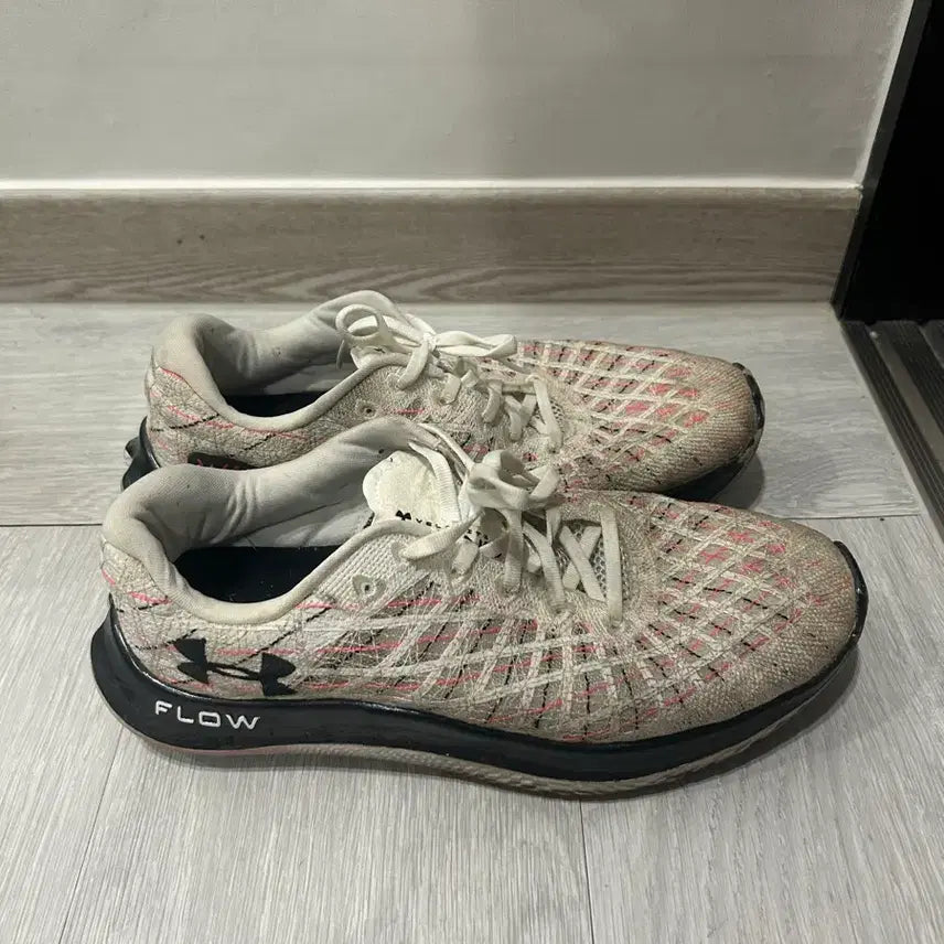 [BUNJANG] Under Armour Flow Velociti Wind Running Shoes (Size 280) / 언더아머 플로우 밸로시티윈드 280