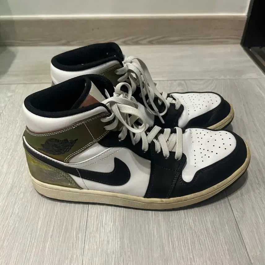 [BUNJANG] Jordan 1 Mid SE Heat Reactive - Size 280 / 조던 1 미드 SE 히트 리액티브 280