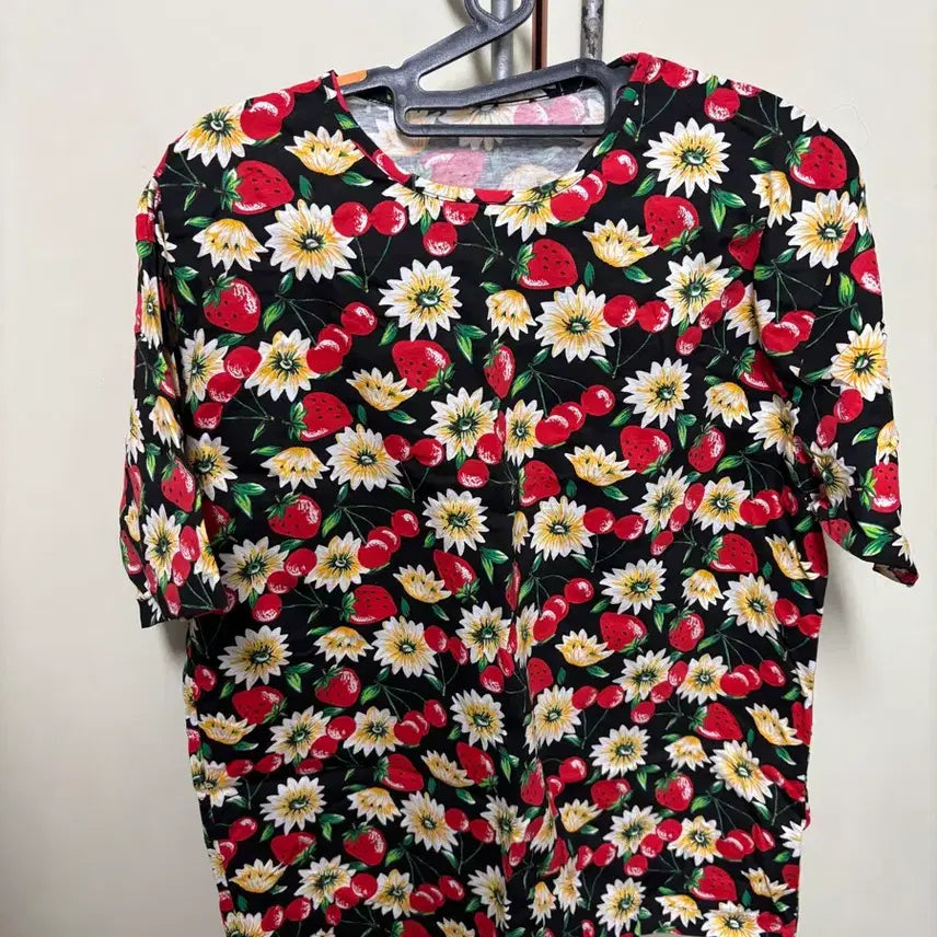 [BUNJANG] Japanese Vintage Summer Strawberry Cherry Pattern T-Shirt / 일본 빈티지 여름 딸기 체리 패턴 티셔츠 모리걸