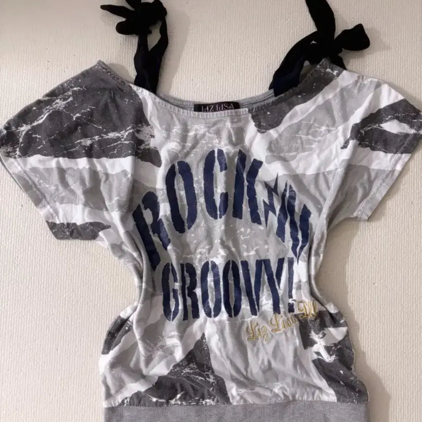 [BUNJANG] LIZLISA Off-Shoulder Short Sleeve Top / 히메갸루 라떼갸루 래퍼여친st 리즈리사돌 오프숄더 반팔