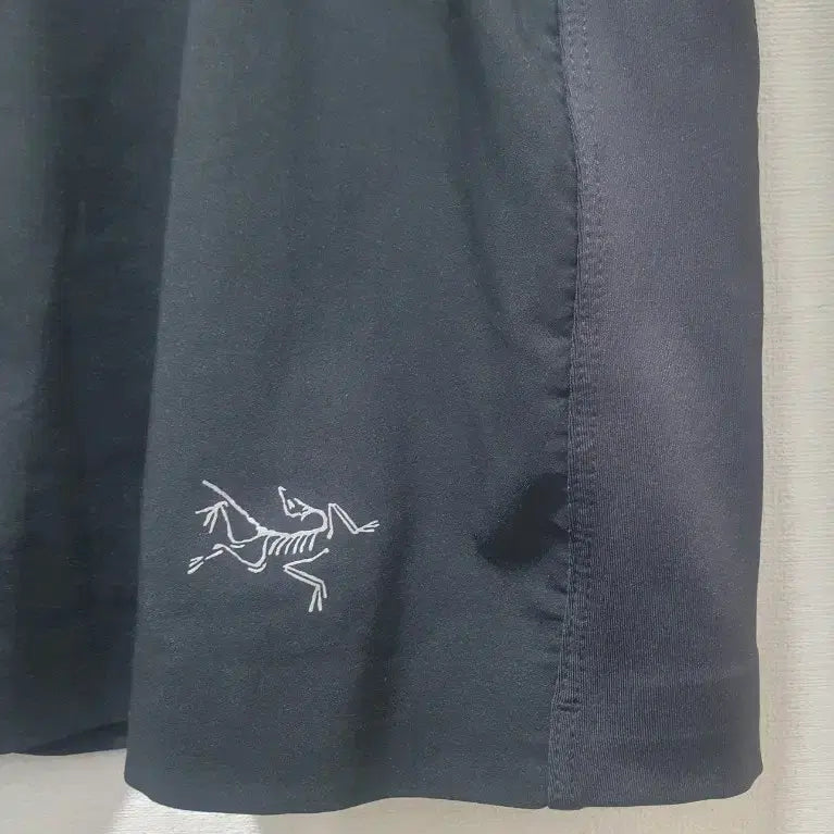 [BUNJANG] Arc'teryx Logo Mini Skirt Black (74cm) / 아크테릭스 스커트 블랙(74cm)