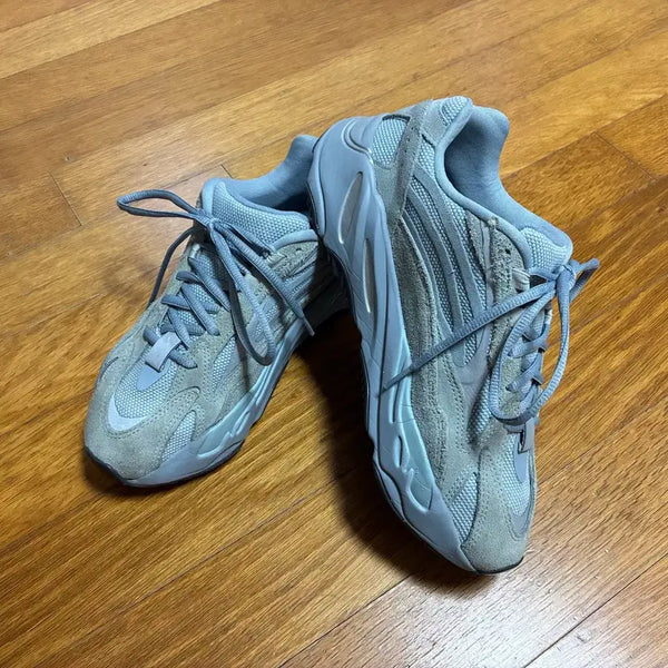 [BUNJANG] Adidas Yeezy 700 V2 Hospital Blue Sneakers / [255] 이지 700 호스피탈블루 (YEEZY 700)