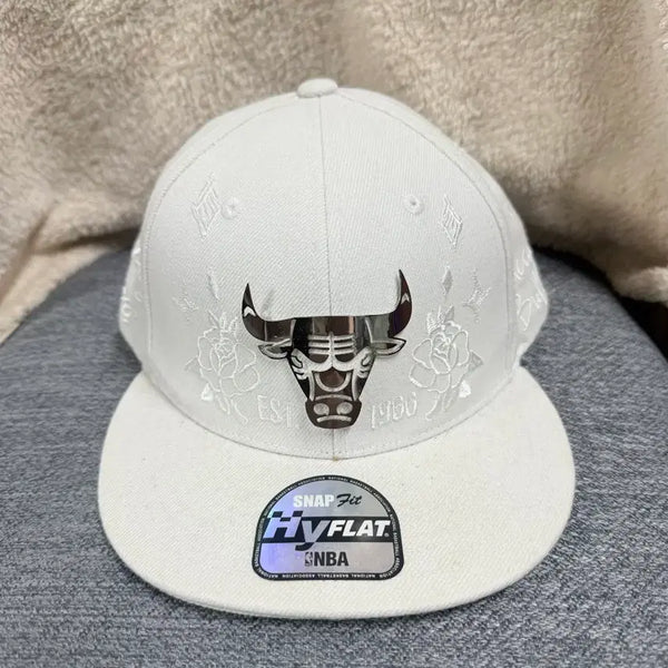 [BUNJANG] NBA Chicago Bulls Embroidered Metal Emblem Snapback OS / NBA 시카고불스 자수 금속장식 스냅백 (OS)