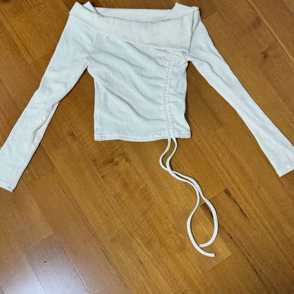 [BUNJANG] White Off-Shoulder Top with Shirring / 흰색 오프숄더 옷