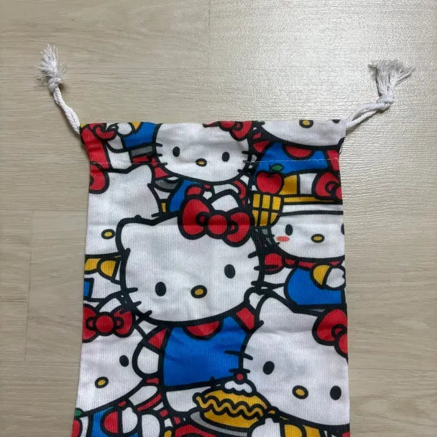 [BUNJANG] Sanrio Hello Kitty Drawstring Pouch Bag / 산리오 헬로키티 복조리st 파우치 가방 새상품