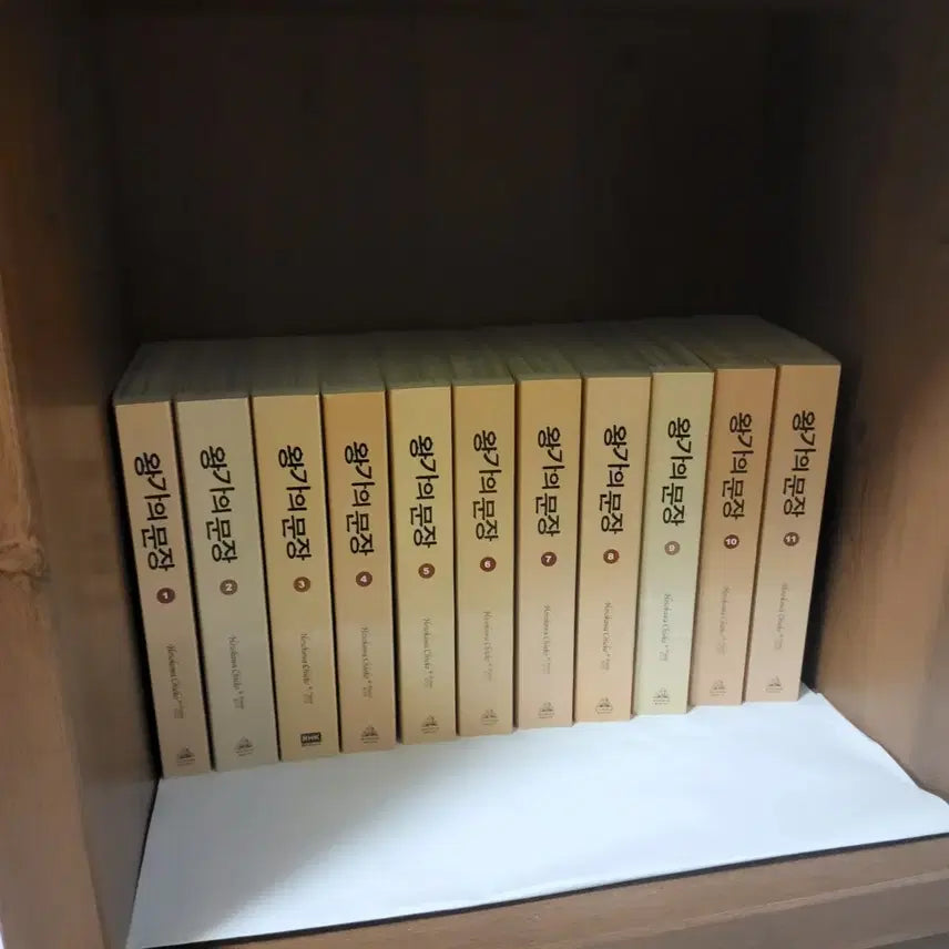 [BUNJANG] The Crest of the Royal Family Manga Volumes 1-25, The Continuation of the Story (Volumes 51-70 Original Japanese Edition), Inaras Novels Volumes 1-3 Set / 왕가의문장1~25 이어지는뒷이야기(51~70권 원서)판매합니다