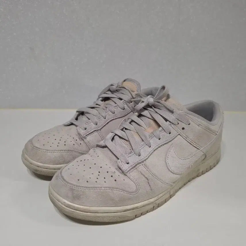 [BUNJANG] Nike Dunk Low White Suede Sneakers (265) / 나이키 화이트 스웨이드 덩크로우 (265)