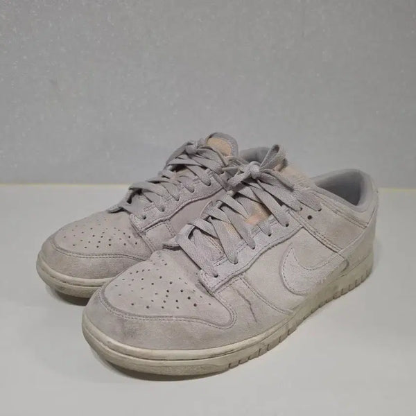 [BUNJANG] Nike Dunk Low White Suede Sneakers (265) / 나이키 화이트 스웨이드 덩크로우 (265)
