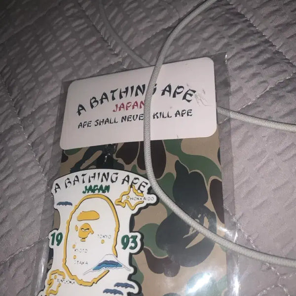 [BUNJANG] BAPE Japan Souvenir Rubber Keychain White / 베이프 재팬 수베니어 러버 키체인 화이트